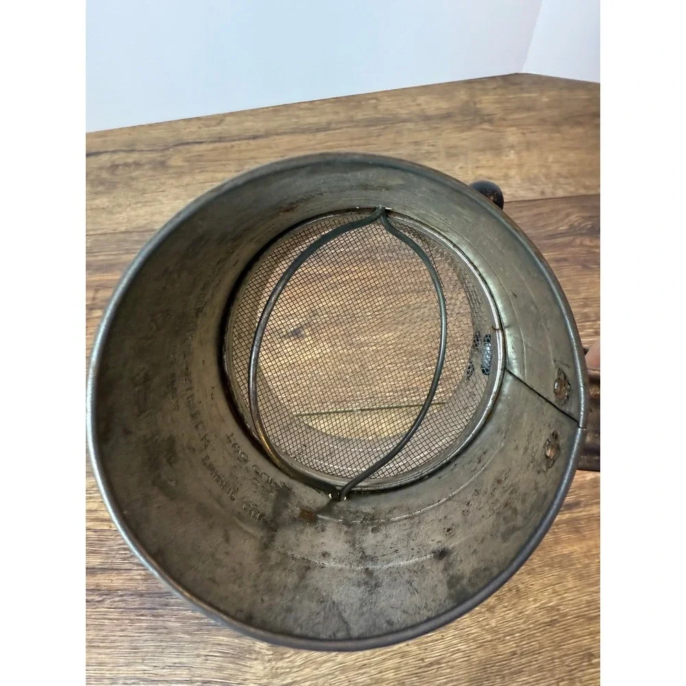 Vintage Bromwells Measuring Sifter 3‎ Cup Flour Sifter Kitchen Baking Tool